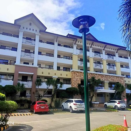 One Oasis Davao Condo 2Br Behind Sm Mall With Wifi & Pool Exterior photo