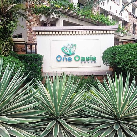 One Oasis Davao Condo 2Br Behind Sm Mall With Wifi & Pool Exterior photo